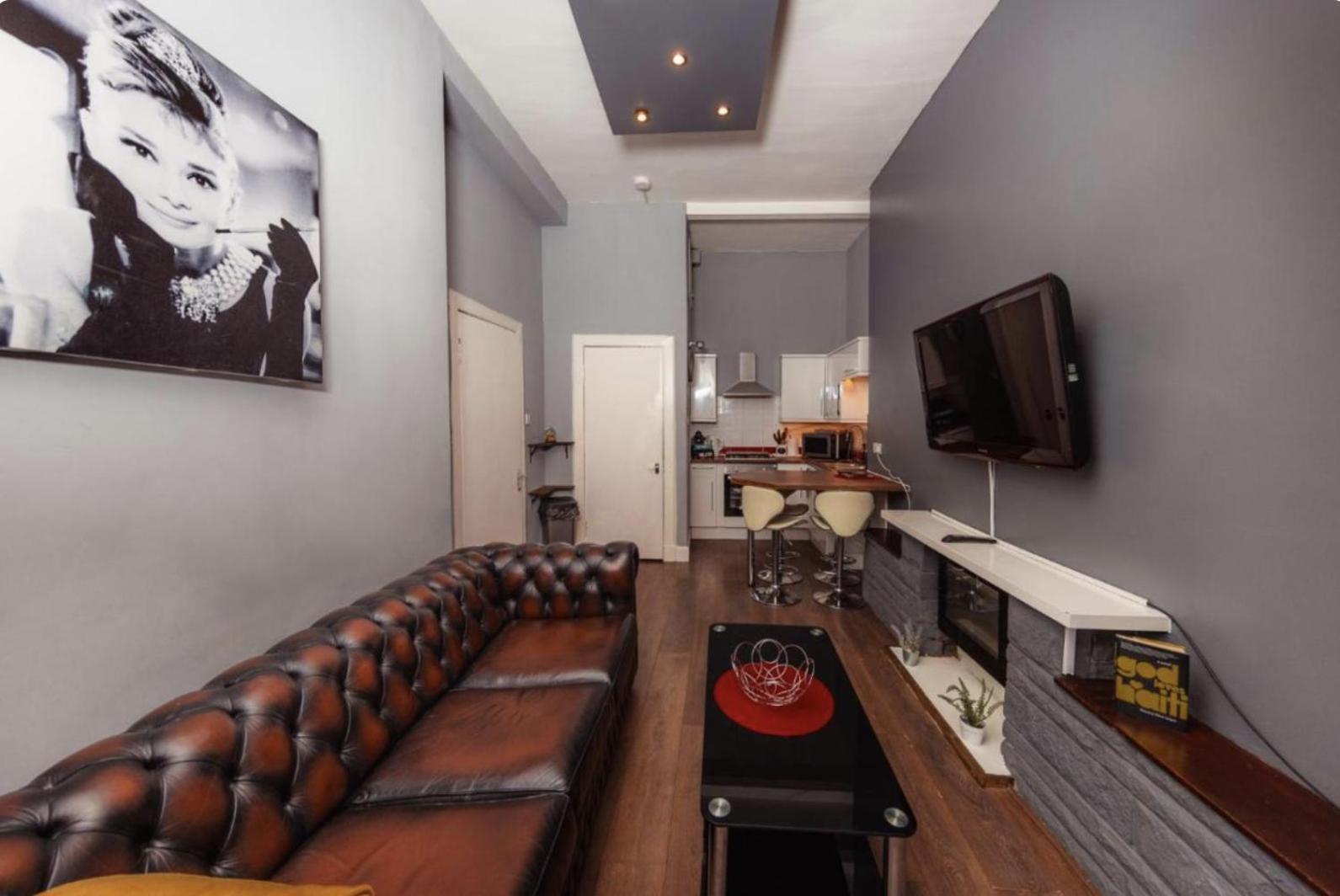 Warm Apartment By Holyrood Palace! Edimburgo Esterno foto