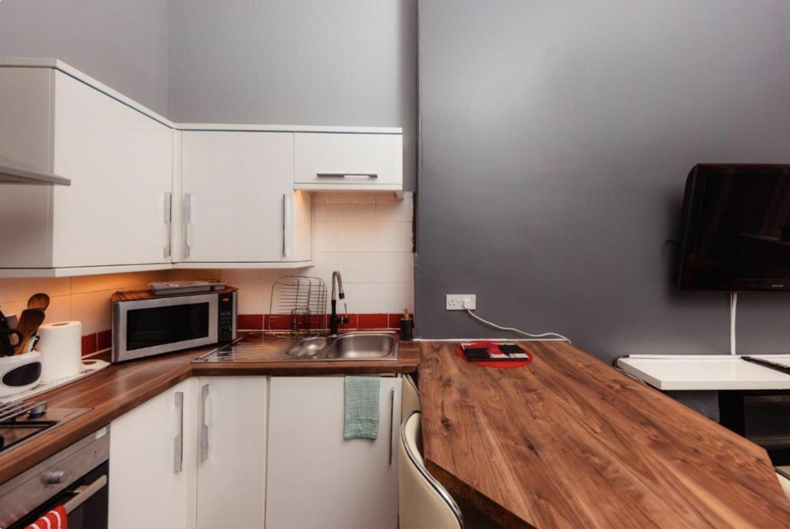 Warm Apartment By Holyrood Palace! Edimburgo Esterno foto